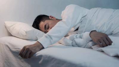 أخطر 10 عادات قبل النوم تضر بصحتك
