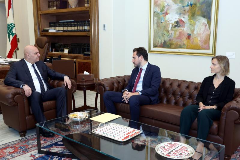 Macron Invites Aoun: France Prepares to Support Lebanese Army
