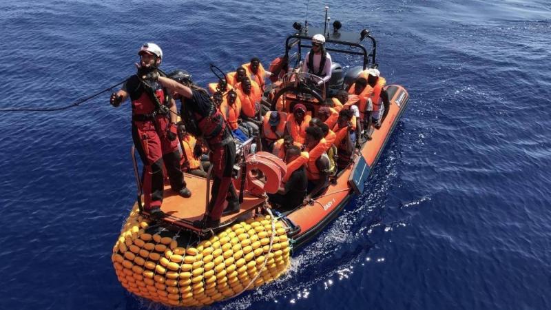 انتشال جثث 10 مهاجرين قبالة سواحل تونس
