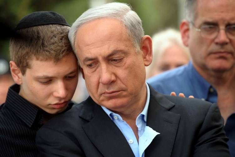 هل أبعد نتنياهو نجله يائير خارج إسرائيل؟