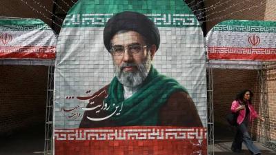 مجتبى خامنئي يستعين بـ