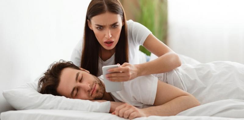 How to Know If Your Husband Is Hiding Something