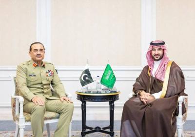 السعودية وباكستان تبحثان التعاون العسكري على هامش اجتماع دفاعي ثلاثي في تركيا
