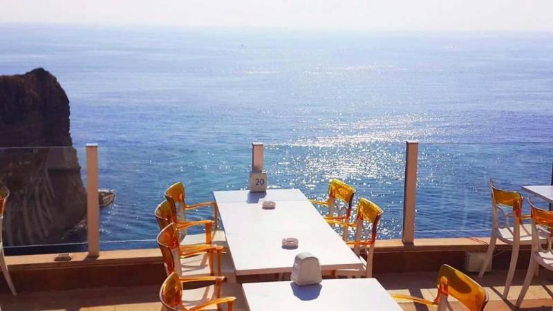 Top Seaside Restaurants in Ras Beirut: Stunning Views and Vibrant Atmosphere
