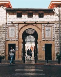 شارع بليس والجامعة الأمريكية في بيروت
شارع بليس والجامعة الأمريكية في بيروت