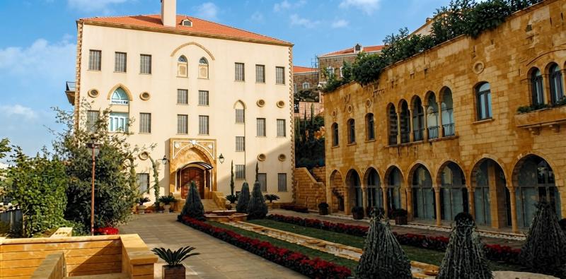 Discover the Charming Neighborhoods of Ras Beirut: From Hamra to Raouche and the Seafront