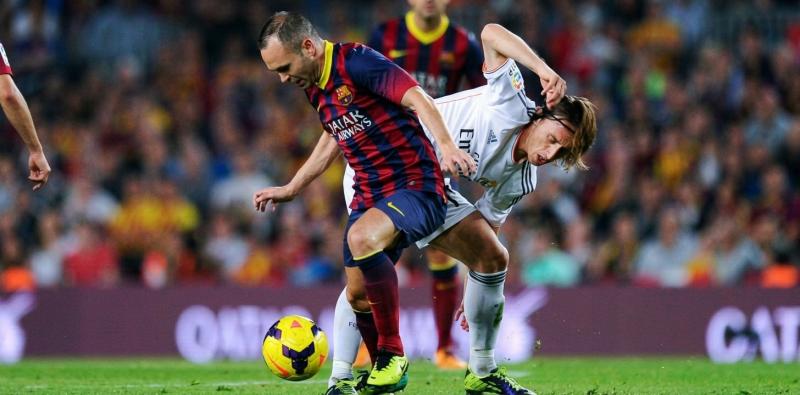 Top 10 Greatest Midfielders in Football History