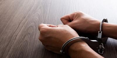 الجيش: توقيف مطلق قذائف صاروخية باتجاه حاجز ومواطنَين آخرَين