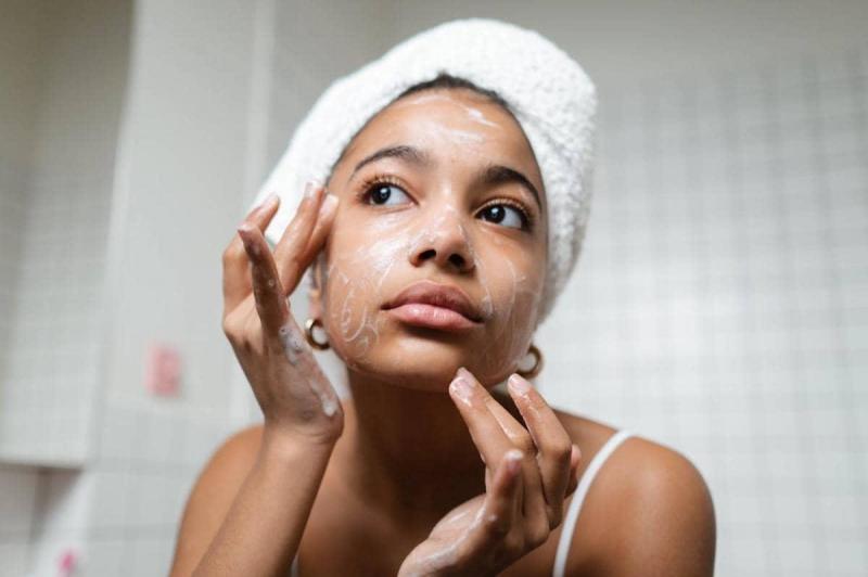 Effective Ways to Treat Oily Skin and Reduce Shine