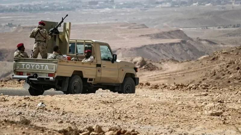 Yemeni Air Forces Target Houthi Positions in Taiz's Al-Dhabab Front