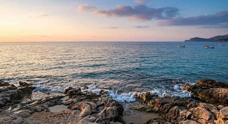 Exploring the Beaches of Amchit: A Coastal Gem