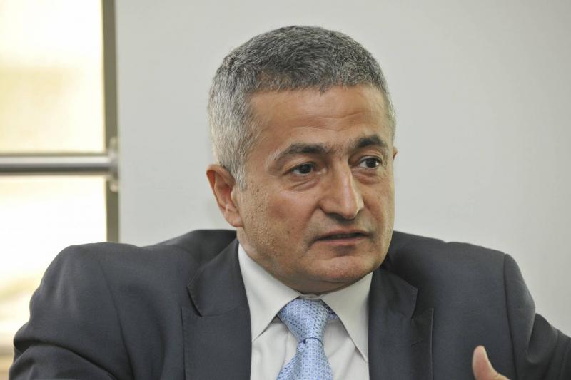 محققون أوروبيون يستجوبون وزير المالية بشأن إتهامات لسلامة