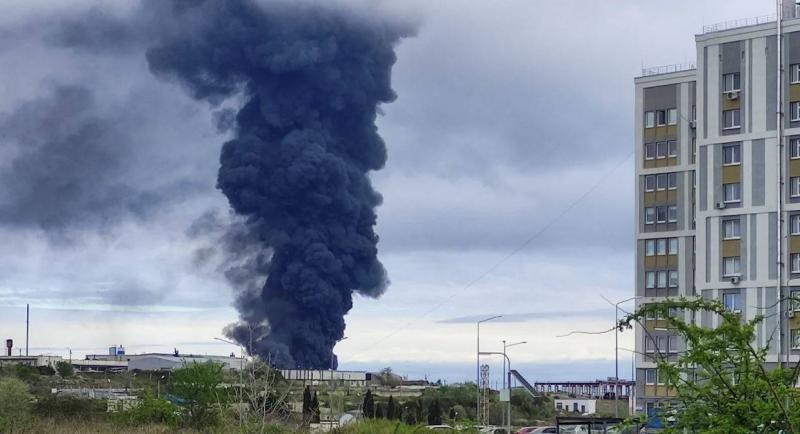 إشتعال النيران في منشأة لتخزين الوقود جنوب غربي روسيا