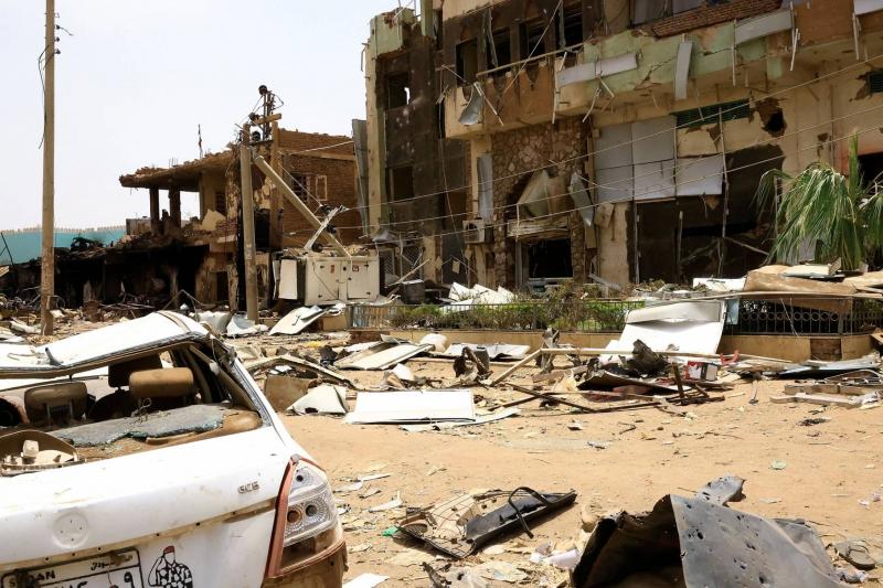 طرفا الصراع في السودان يمددان الهدنة نظريا رغم استمرار القتال