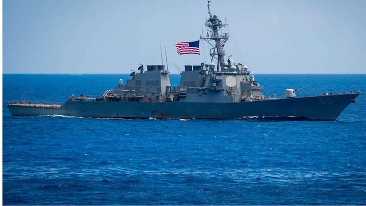 البحرية الأميركية: إيران تحتجز سفينة تجارية في خليج عمان