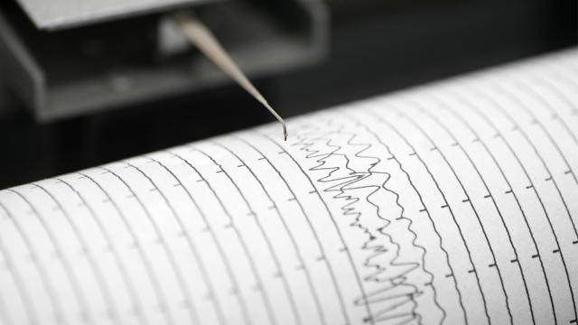 زلزال بقوة 5.7 درجة يضرب إندونيسيا