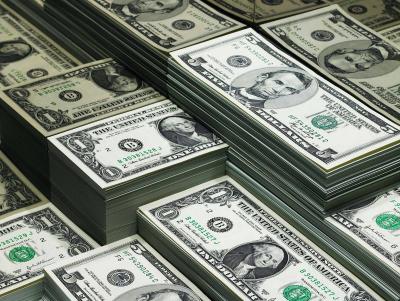 الدولار يقفز بفضل زيادة أكثر من المتوقع للوظائف والأجور في أميركا