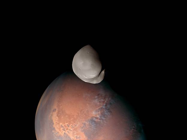 أوضح صورة حصل عليها البشر لقمر المريخ