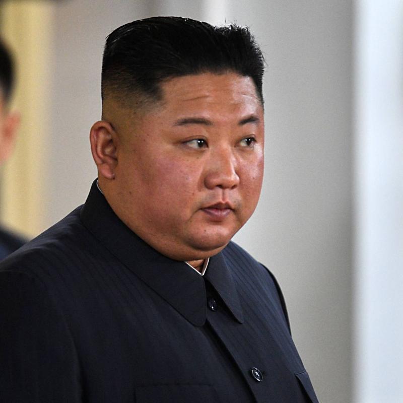 زعيم كوريا الشمالية يتفقد محطة للأقمار الصناعية العسكرية