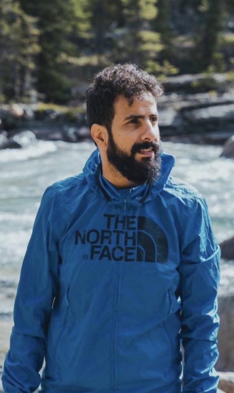 سقط من أعالي جبال السعودية.. وفاة مصور المرتفعات هاني الزهراني