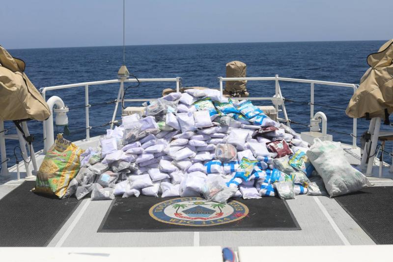 البحرية الأميركية تصادر ثاني شحنة مخدرات إيرانية في خليج عمان