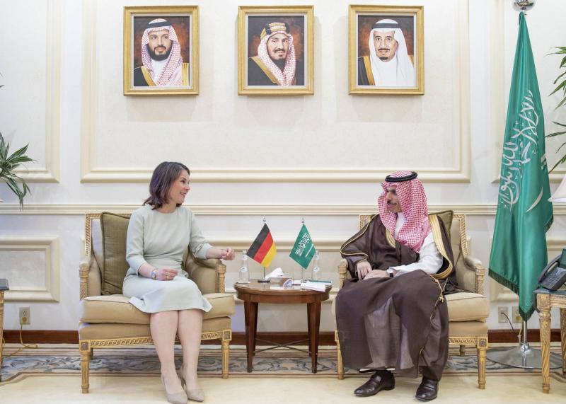 وزير الخارجية السعودي يلتقي بنظيرته الألمانية في جدة