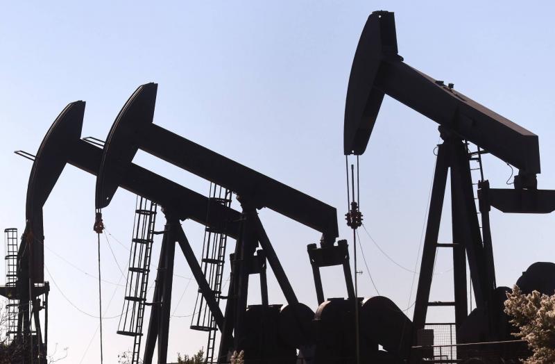 أسعار النفط تتراجع 2%