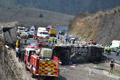 حادث سير في المكسيك يودي بحياة 13 شخصاً