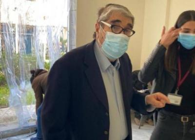 رئيس العناية الفائقة في مستشفى رفيق الحريري  أول من تلقى لقاح كورونا في لبنان