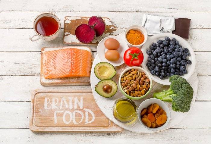 تناول عدة أنواع من الأطعمة يساهم في تعزيز قوة الدماغ