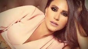 ديما قندلفت تفاجىء جمهورها بطلة كلاسيكية وجريئة