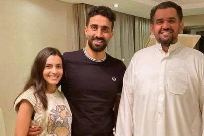 وزن حسين الجسمي يلفت الانتباه خلال استقباله كارمن سليمان وزوجها في منزله.
