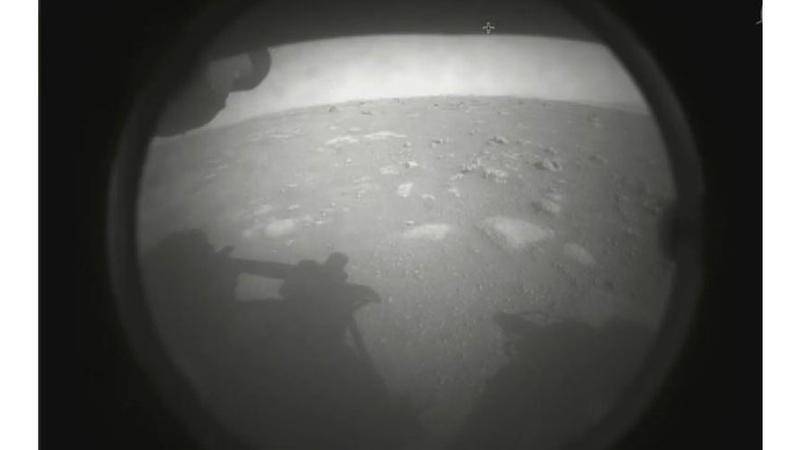 بيرسيفرانس يتجول على سطح المريخ بعد سبع دقائق رعب