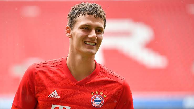 إصابة اللاعب الفرنسي بنيامين بافارد بفيروس كورونا المستجد