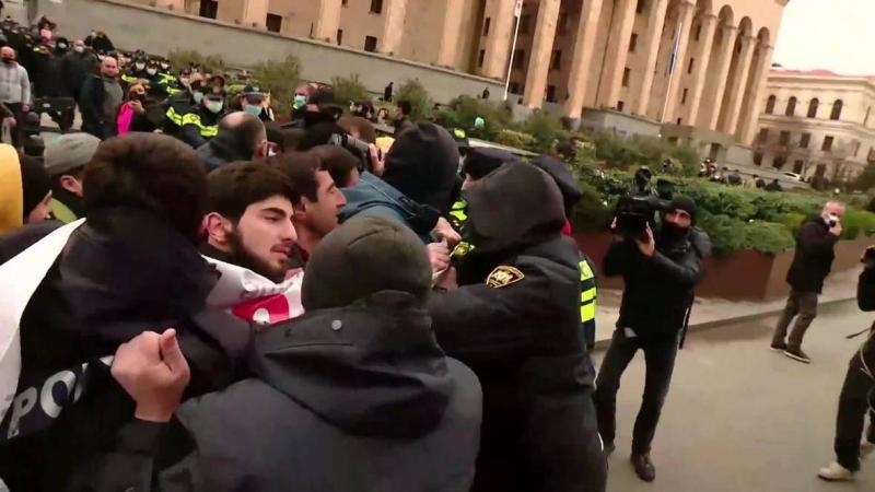 احتجاجات وسط تبليسي رفضا لاحتجاز زعيم الحركة الوطنية المتحدة المعارضة