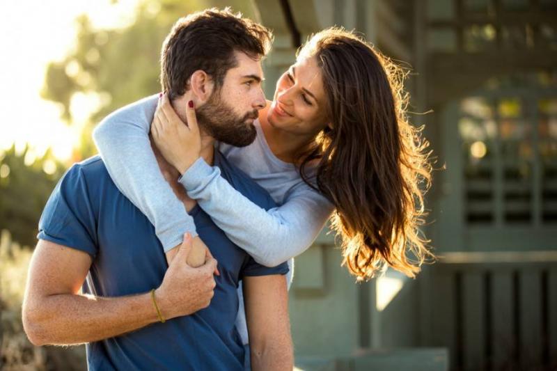 عادات يجدها الرجل جذابة في المرأة بغض النظر عن مظهرها