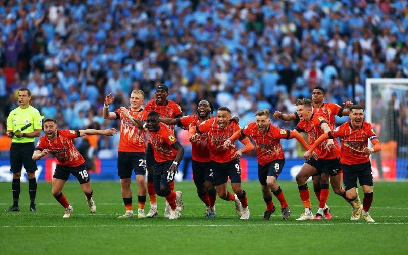 بعد فوزه على كوفنتري سيتي.. لوتون تاون يصعد للدوري الإنجليزي الممتاز