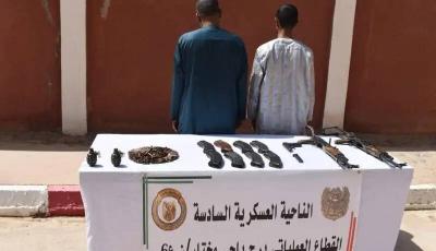 الجزائر.. مطلوبون بتهم إرهاب يسلّمون أنفسهم وأسلحتهم للجيش