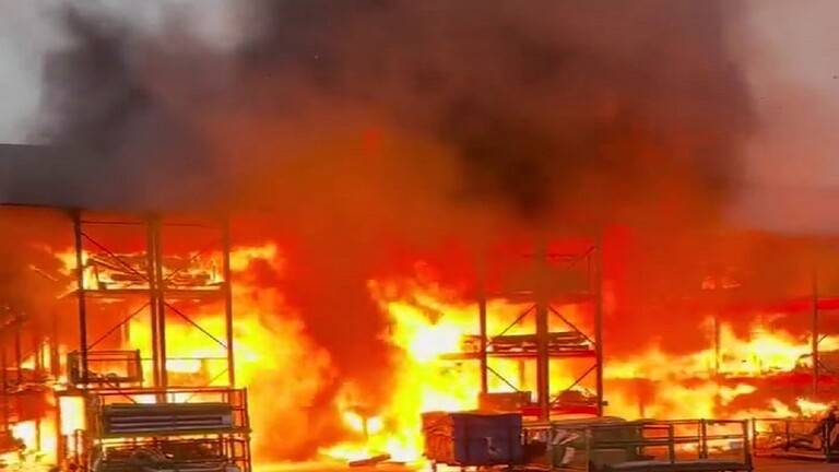 بالفيديو- حريق هائل بمنشأة تصنيع بولاية نورث كارولينا