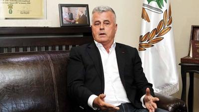 العميد المتقاعد جورج نادر يغادر مبنى المحكمة العسكرية