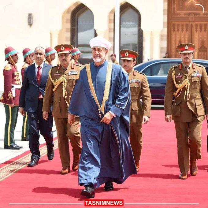 سلطان عمان يصل إلى طهران