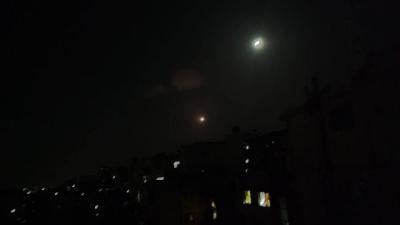 غارات على دمشق.. والدفاعات السورية تتصدى