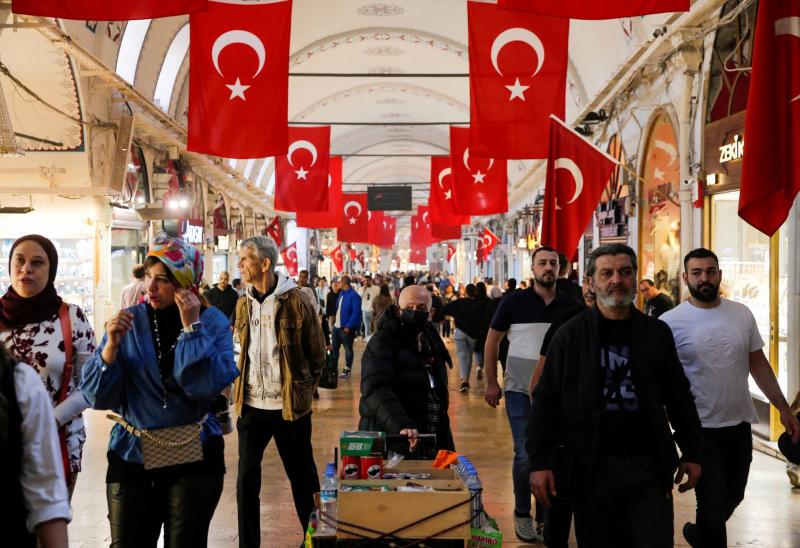 رحلة الهبوط الطويلة لليرة رمز للأزمة في تركيا