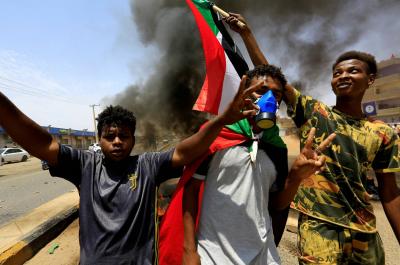السودان.. هدنة هشة تلجمها لجنة مراقبة مقرها السعودية