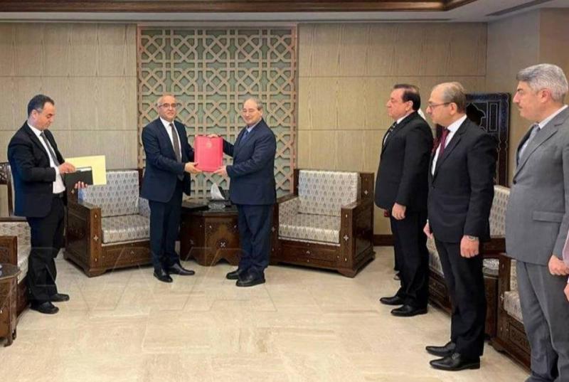 المقداد يتسلم أوراق اعتماد السفير التونسي لدى سوريا