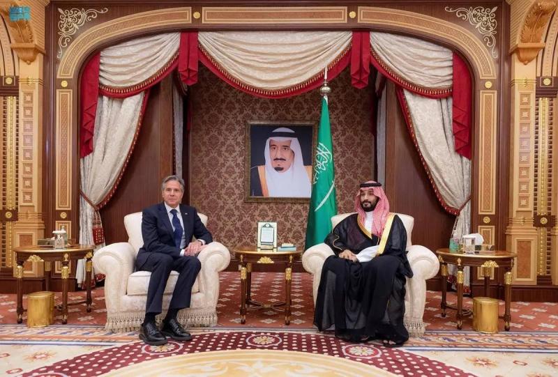 ولي العهد السعودي ووزير خارجية أميركا يناقشان العلاقات الثنائية