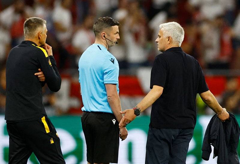 إتهام مدرب روما بالإساءة لحكم نهائي الدوري الأوروبي