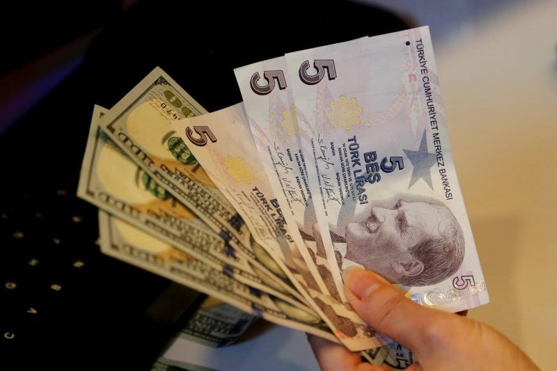 تراجع الليرة التركية بنسبة 3%