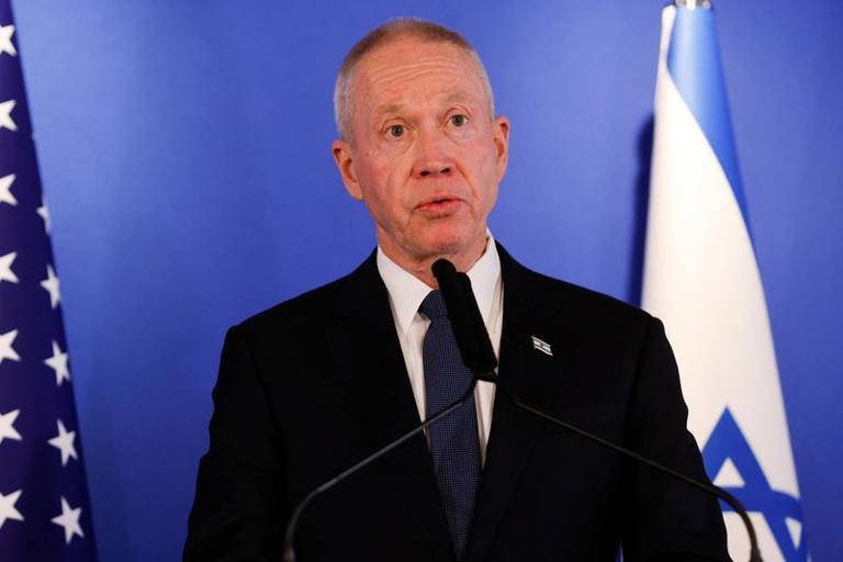 وزير الدفاع الإسرائيلي يتوعّد لبنان بعصر حجري