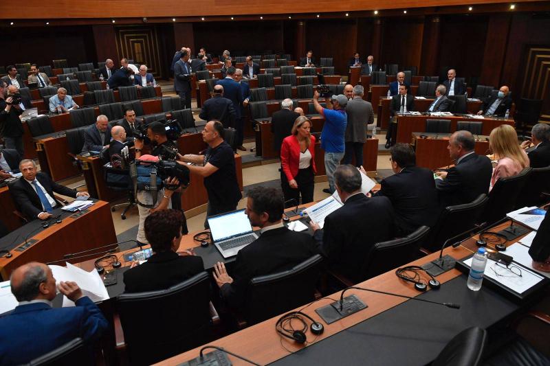 مشادّة كلامية في جلسة اللجان... بوصعب: اختلاف في وجهات النظر حول رواتب الموظفين